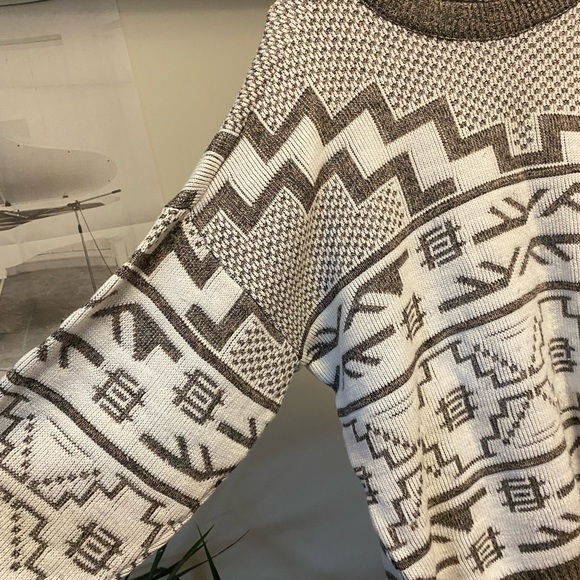 Vintage Sweater - Picture 2 of 3